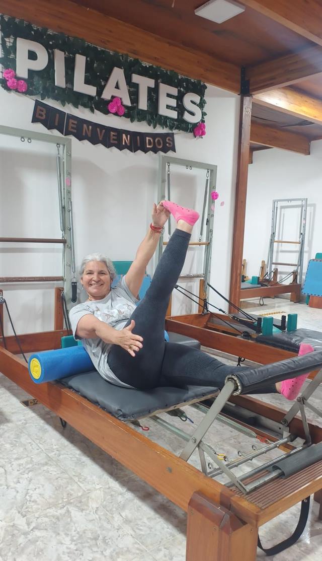 Sabina Valeria Kanemann en un reformer